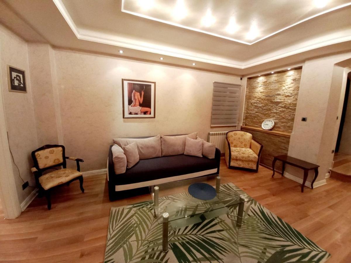 Alex Lux Apartment *
