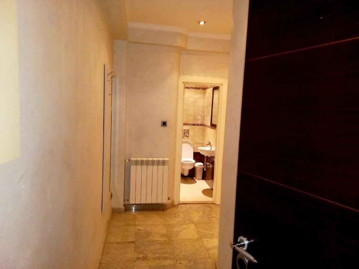 Alex Lux Apartment *