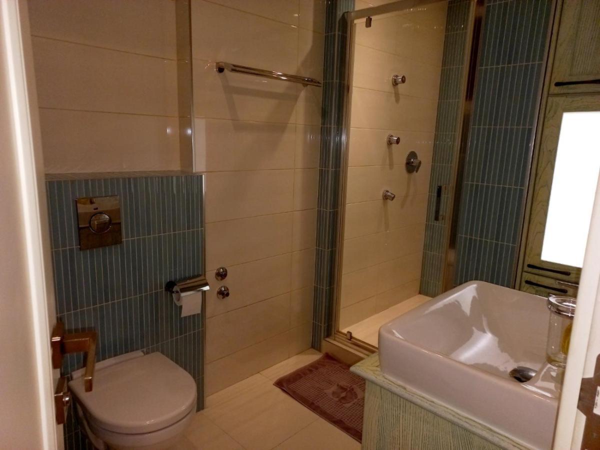 Alex Lux Apartment