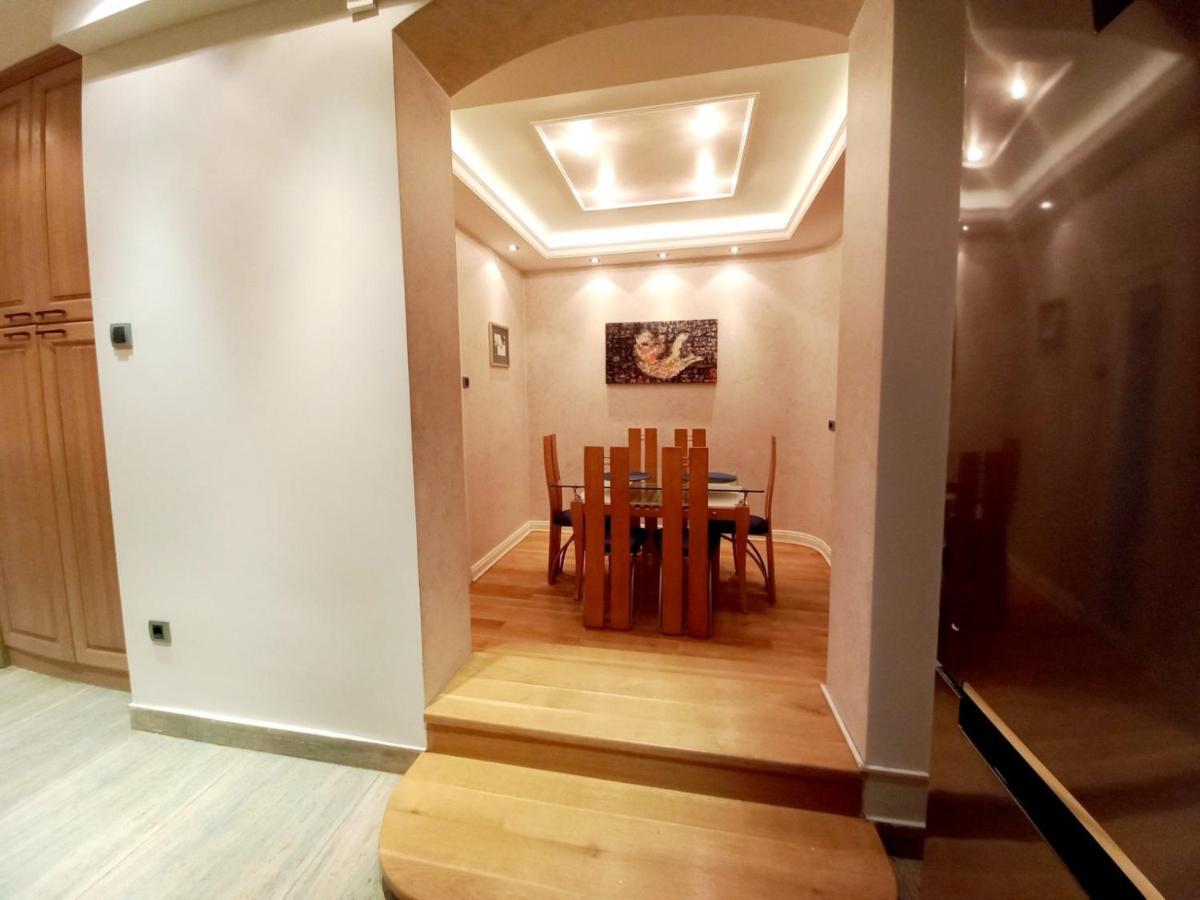 Alex Lux Apartment *